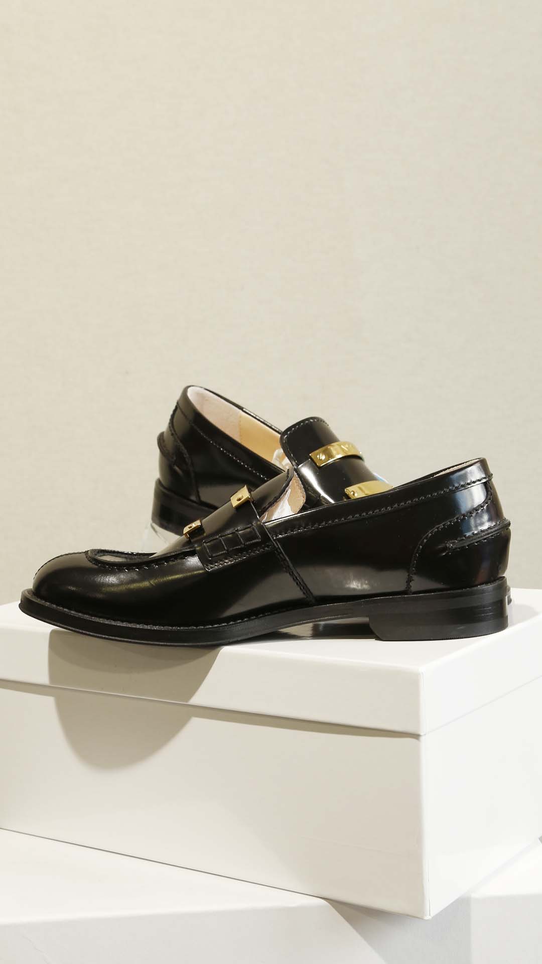 N.21  scarpe