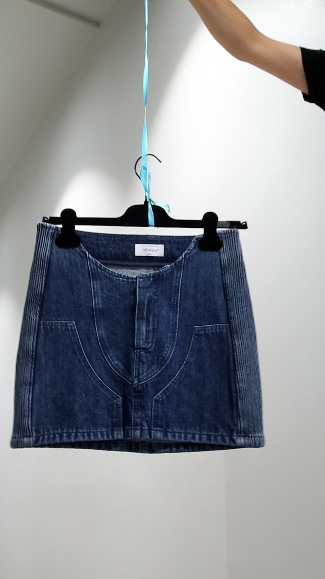 Off White  gonna