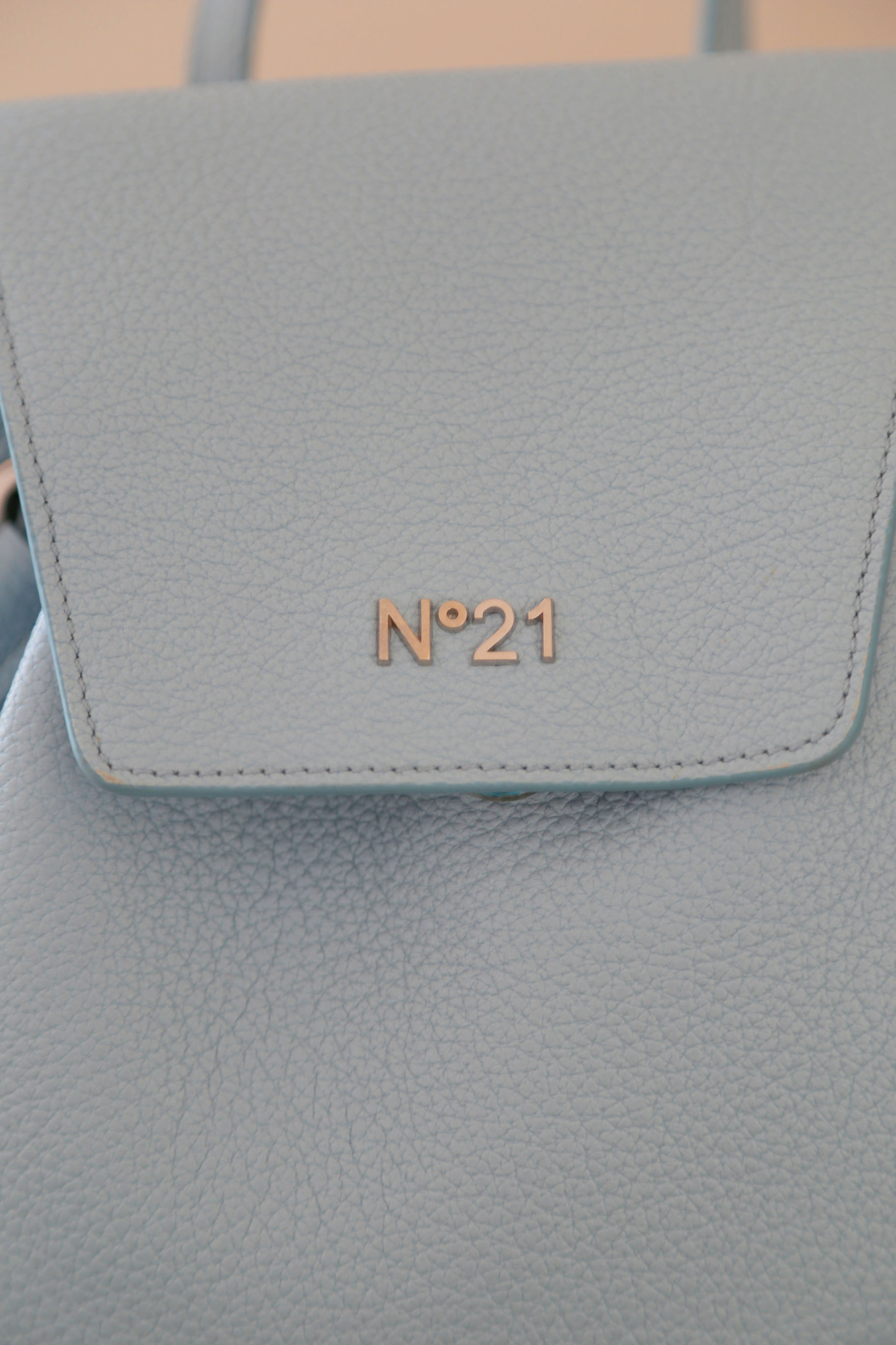 N.21, Bag