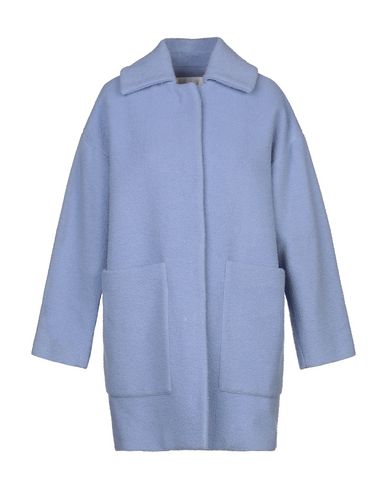 Jucca, Coat