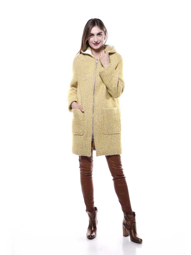 Jucca, Coat