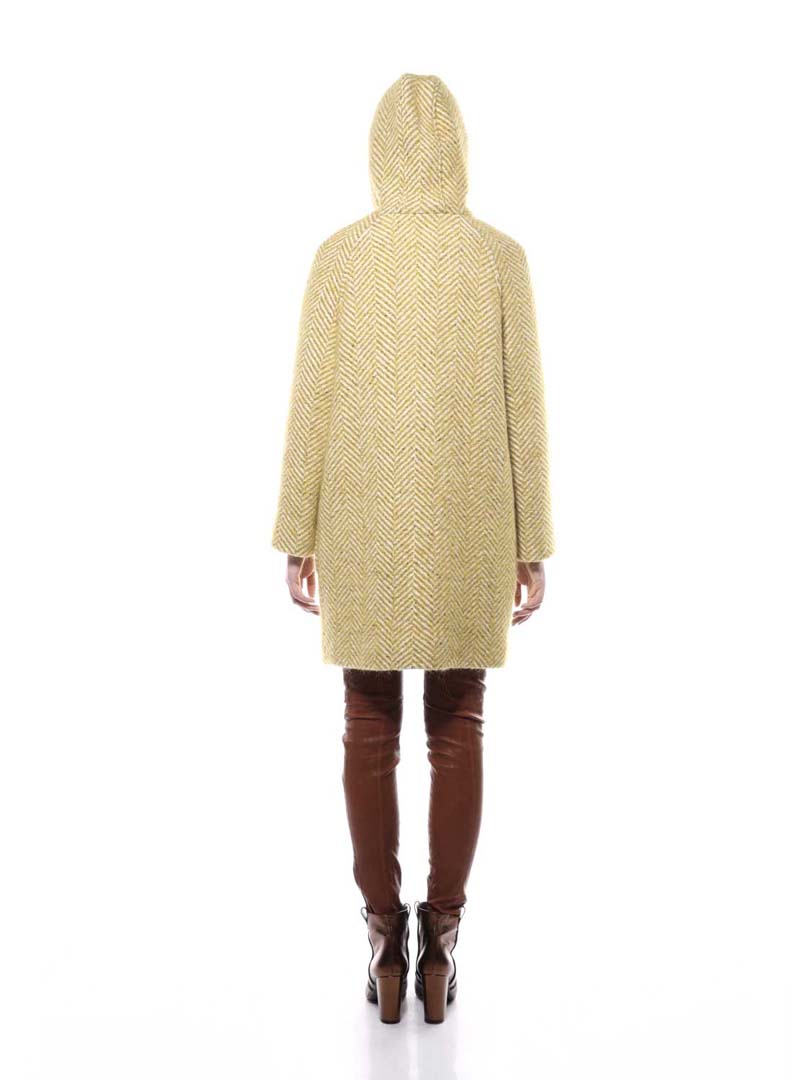 Jucca, Coat