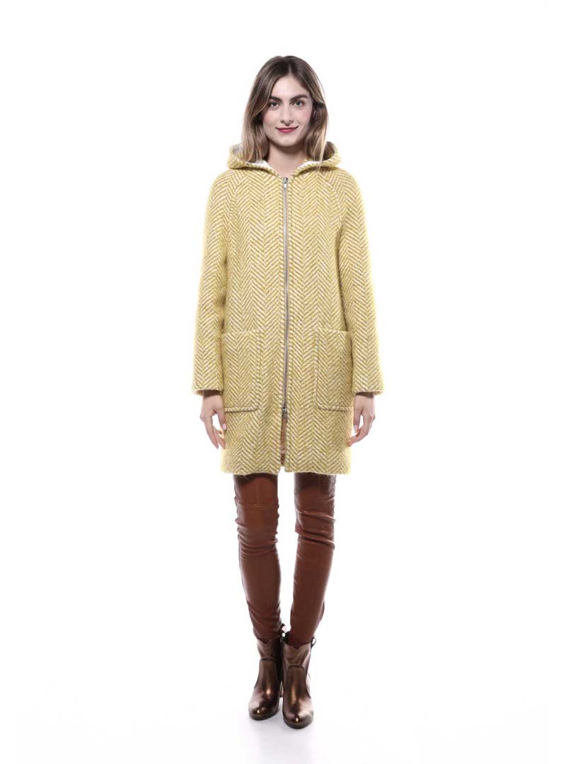 Jucca, Coat