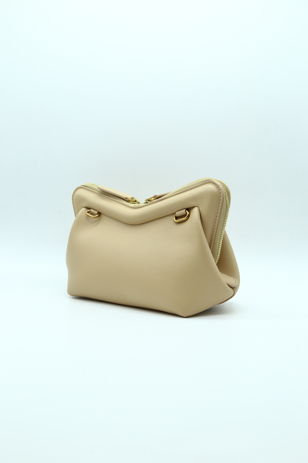 Mansur Gavriel, Borsa