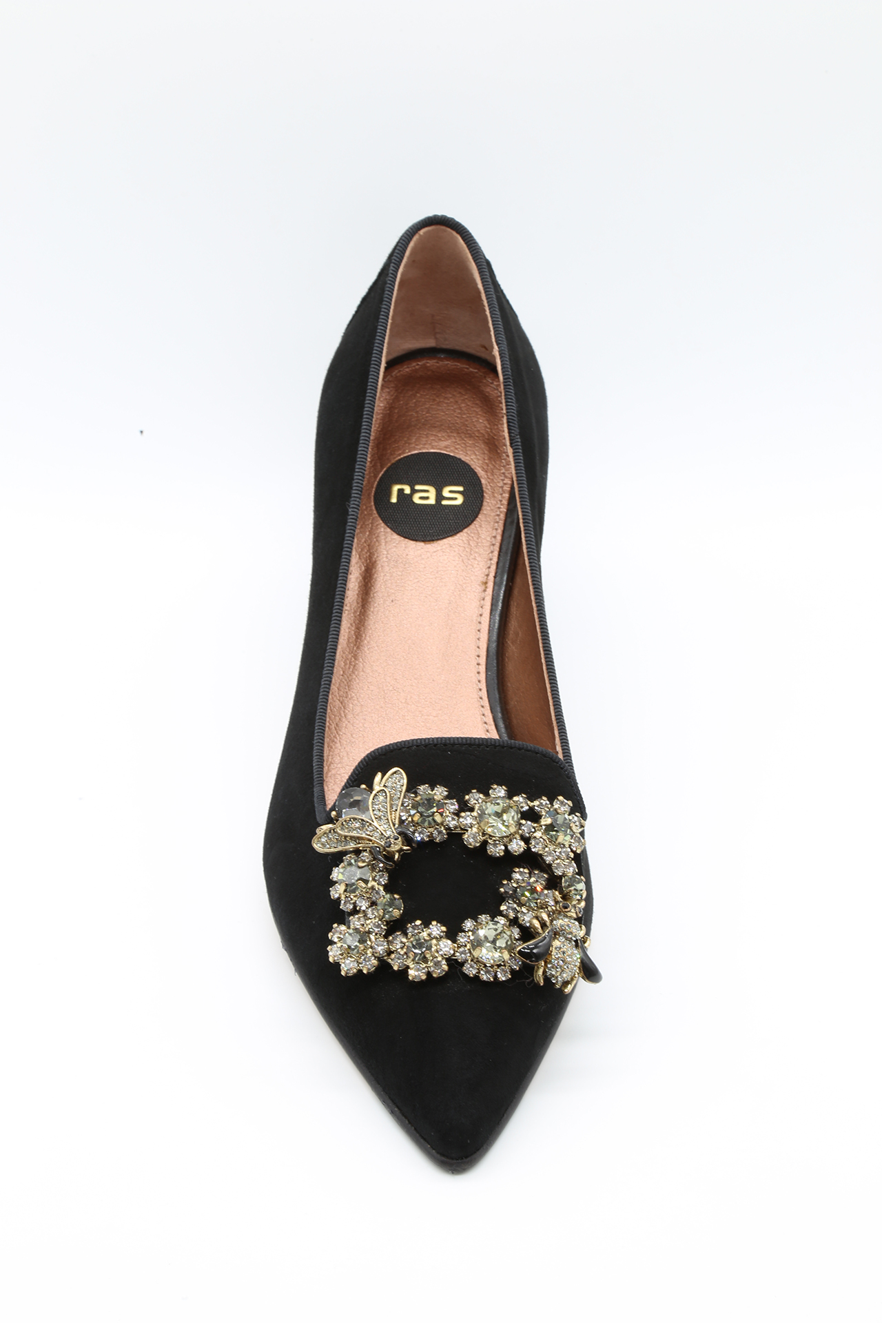 Ras, Shoes