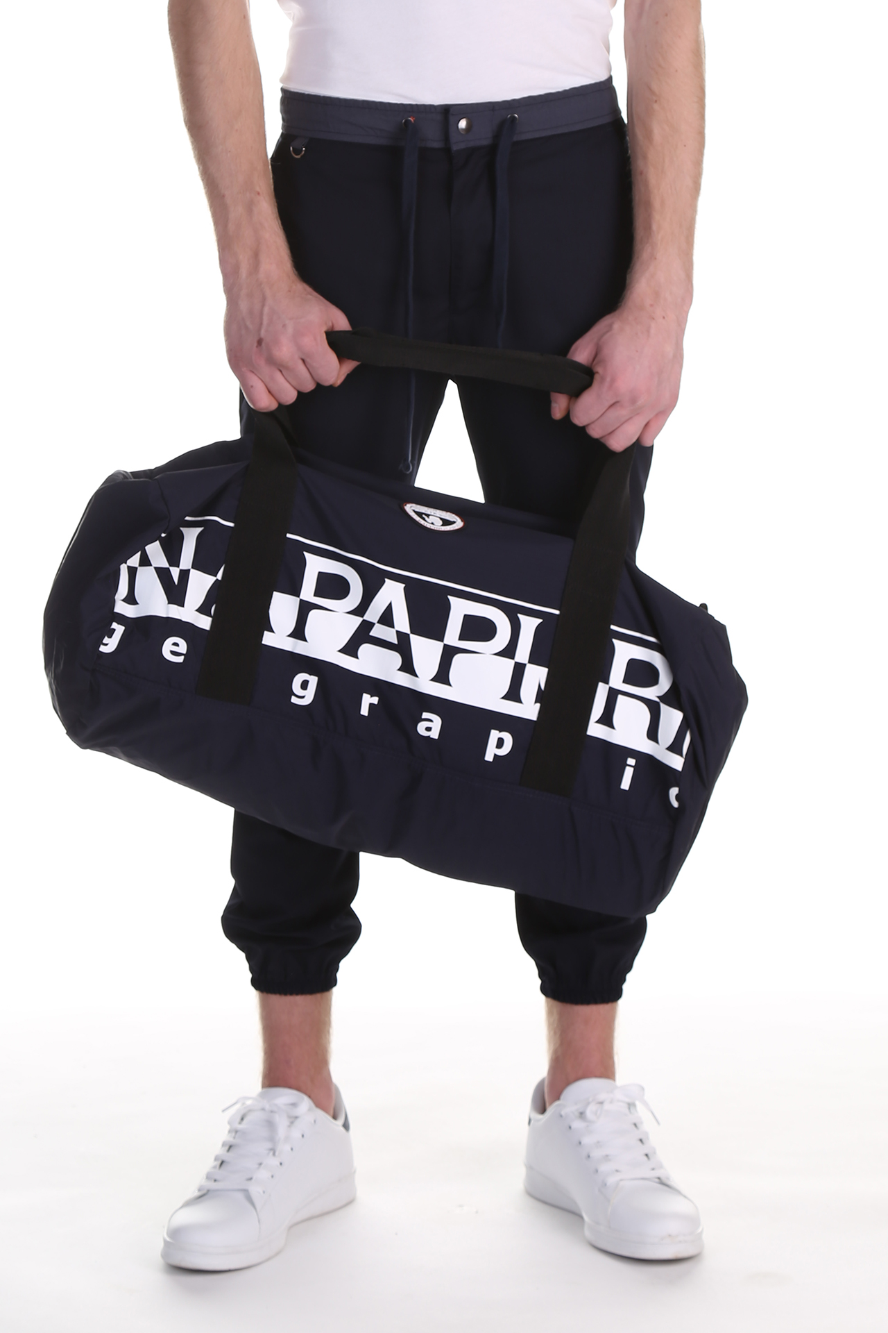 Napapijiri, Bag